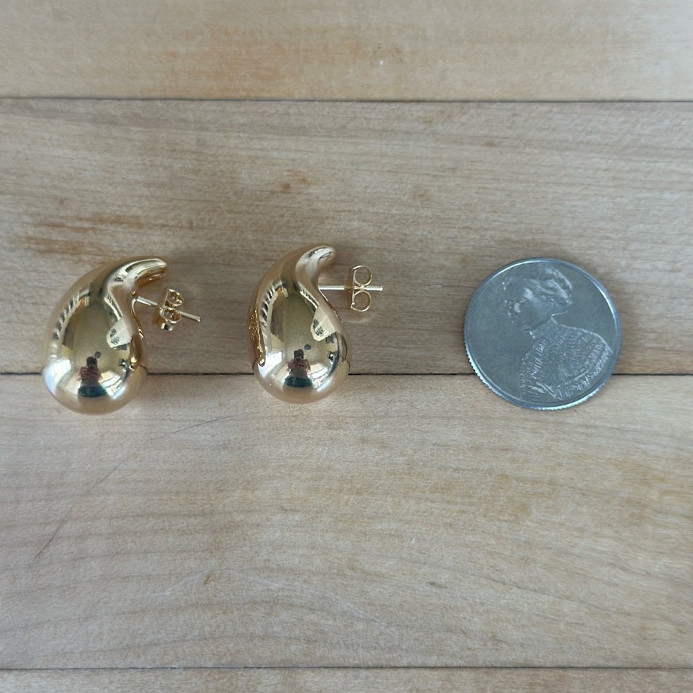 Elegant Gold Teardrop Earrings